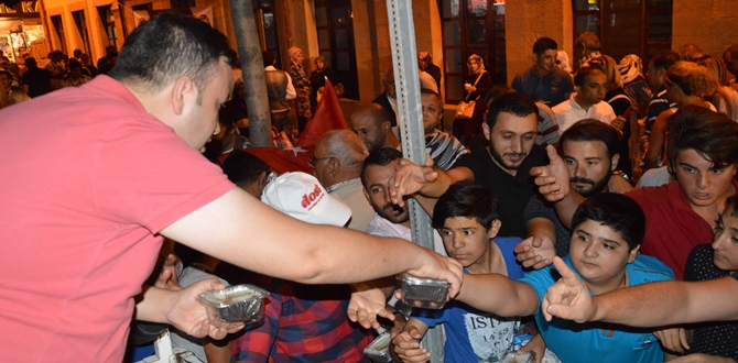Süt Üreticilerinden Vatandaşlara Sütlaç