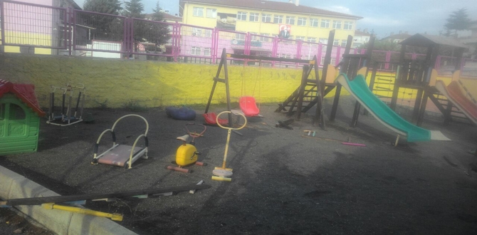 Anaokulu’nun, Oyun Bahçesini Talan Ettiler