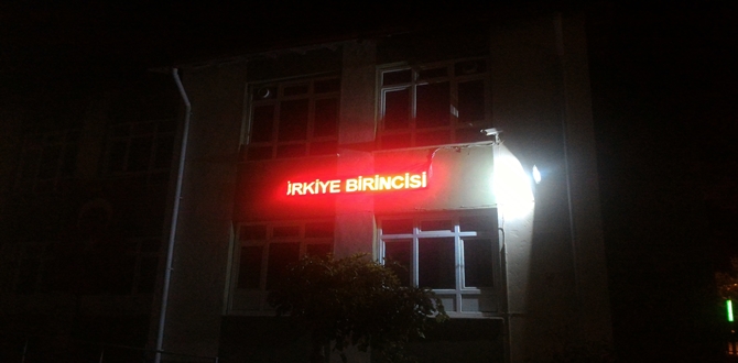 Okul Müdüründen İlginç Tanıtım