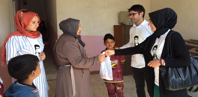 AK Gençlik Kurban Eti Dağıttı