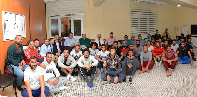 Futbolcu ve Teknik Heyete Moral Yemeği