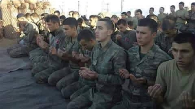 Operasyon Öncesi Namaz Kıldılar