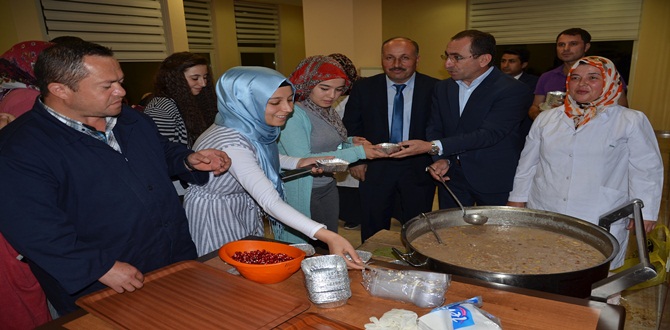 Osmancık KYK Öğrencilerine Aşure İkramı