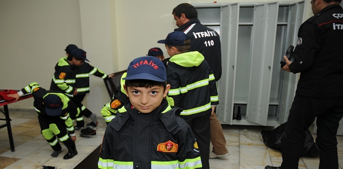 Minikler İtfaiyeci Oldu