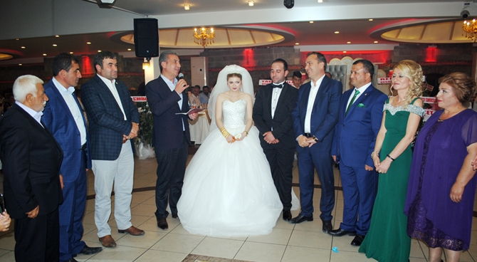 Burcu ve Musa Çiftine Görkemli Düğün