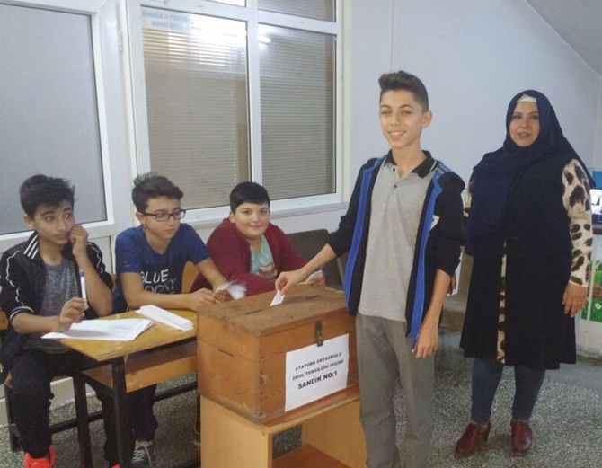 Atatürk Ortaokulu’nda Demokrasi Şöleni