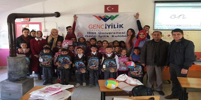 Genç İyilik Kulübünden Köy Okuluna Yardım