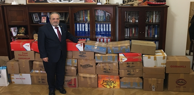 Uslu, Kitap Bağışında Bulundu