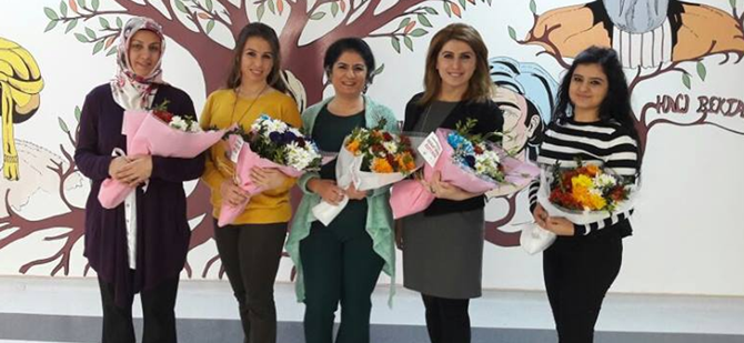 Başkan Şahiner’den Bayan Personellere Çiçek