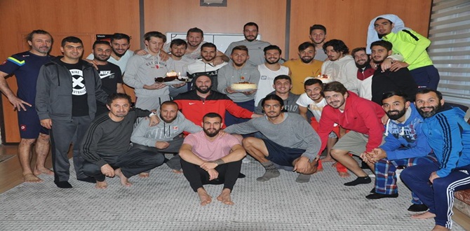 3 Kişinin Doğum Günü Kutlandı