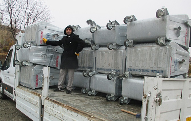 Köylere Çöp Konteynırı Dağıtıldı