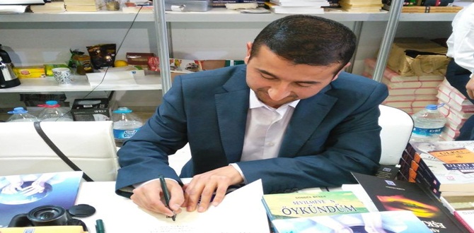 Genç Öğretmen Habib Erdem Kitap Çıkarttı