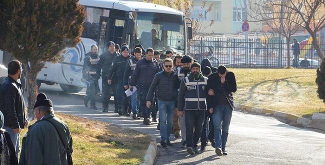 FETÖ’den 13 Kişi Gözaltında