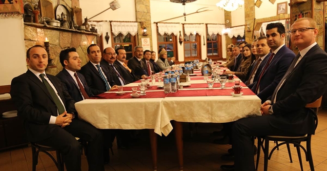 Vali Kılıç’tan Veda Yemeği