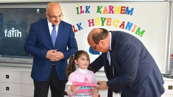 Öğrenciler Karne Sevinci Yaşadı