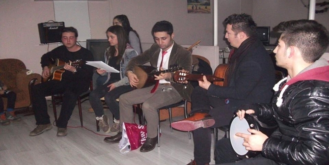Öğrencilerden Anlamlı Konser