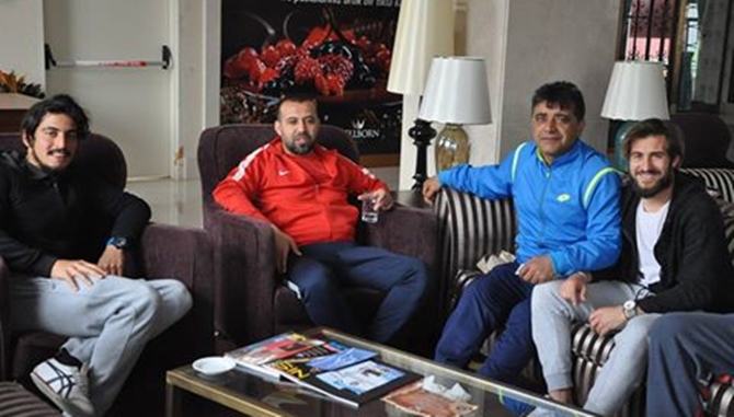 Eskiler Takımı Yalnız Bırakmadı