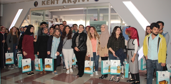 Üniversitesi Öğrencilerinden Kent Arşivine Ziyaret