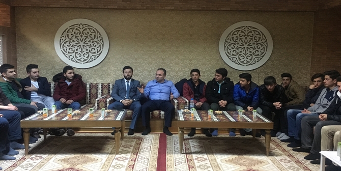 TÜGVA’lı Gençler Candan ile Buluştu