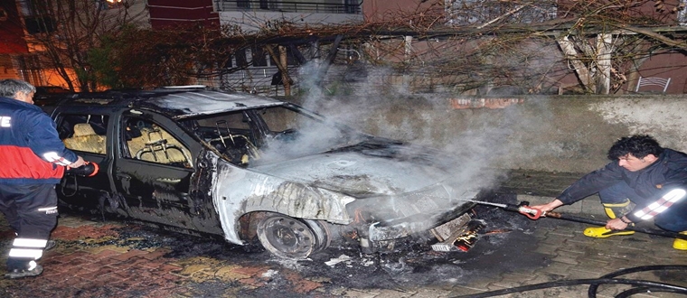 Evin Önündeki Aracı Kundakladılar