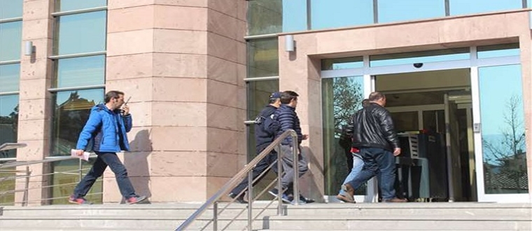 Komşusunu Tüfekle Vurdu