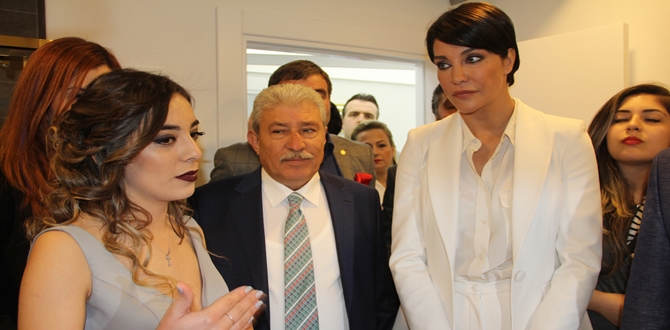 Deniz Akkaya Güzelliğinin Sırrını Açıkladı