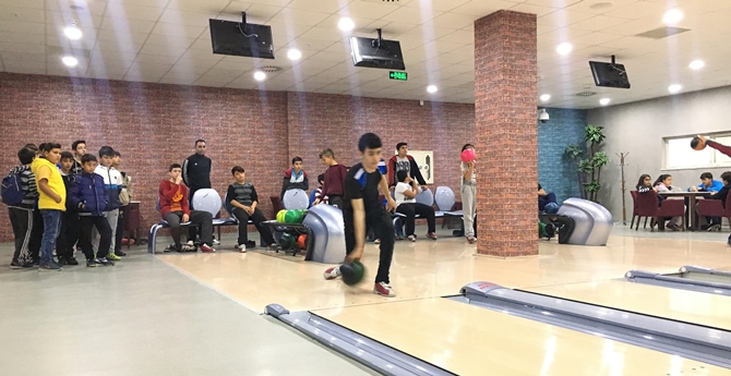 Gençler Bowling de Yarıştı