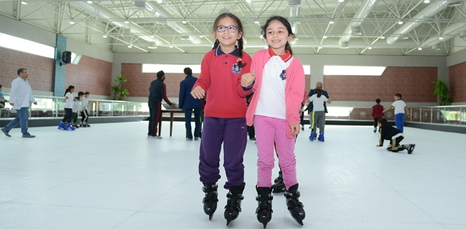 Çocukların Buz Pateni ve Bowling Coşkusu