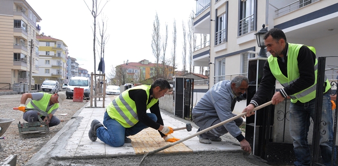 Belediye, Kaldırım Çalışmalarına Devam Ediyor