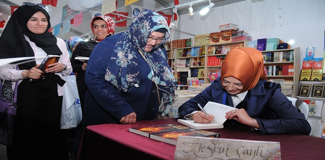 Öğrencilerden Yazar Çaylı’ya Yoğun İlgi