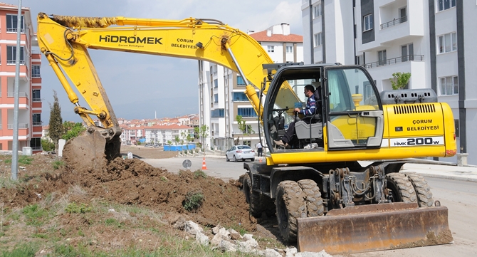 Belediye, Yol Çalışmalarına Devam Ediyor