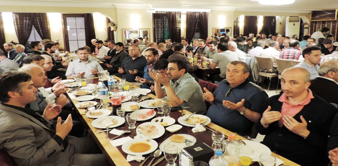 Hazır Elbiseciler, İftar Yemeğinde Buluştu