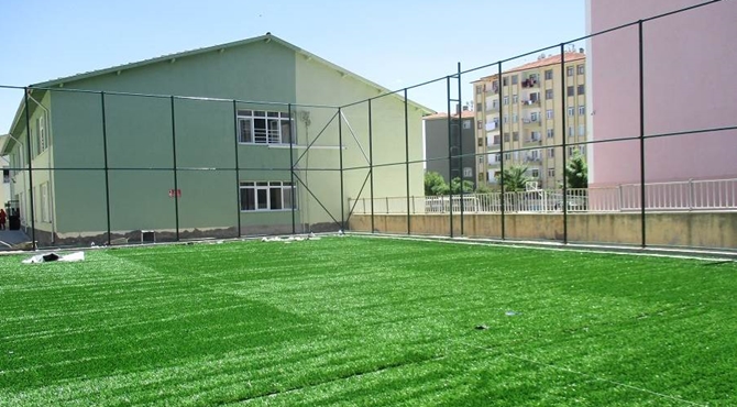 İl Özel İdaresinden 2 İlçeye Halı Saha