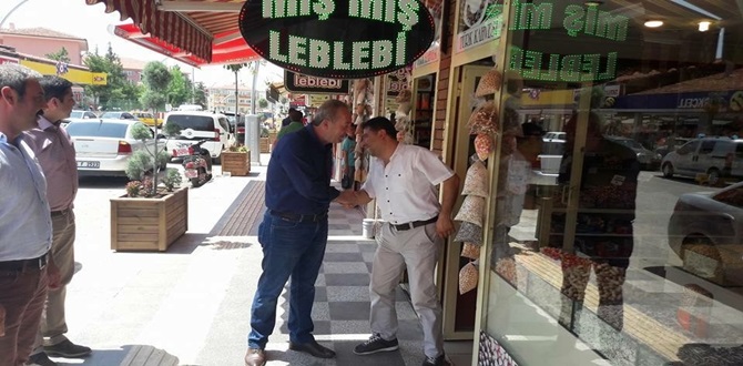 Başkan Şahiner Esnafı Gezdi