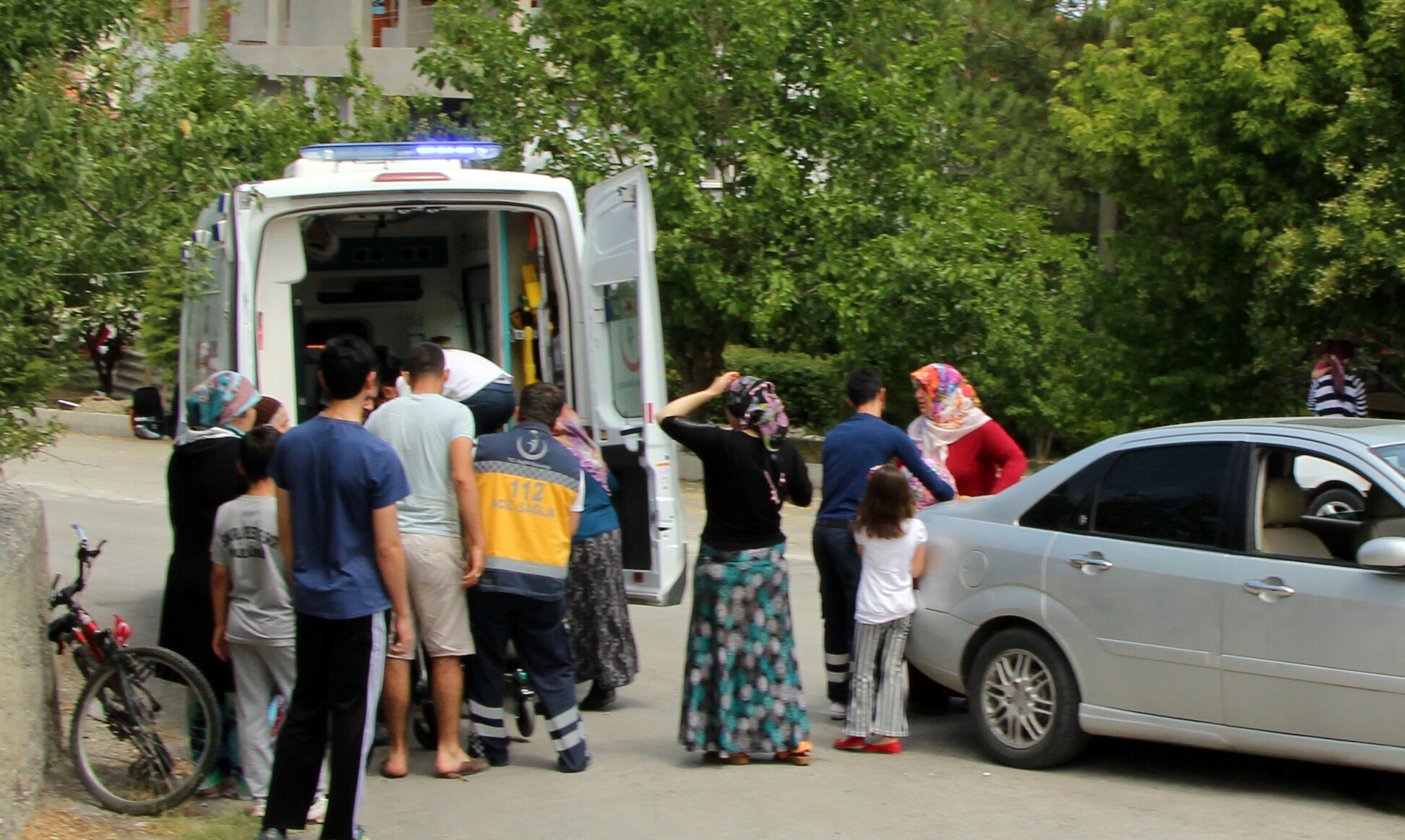 Otomobille Bisiklet Çarpıştı