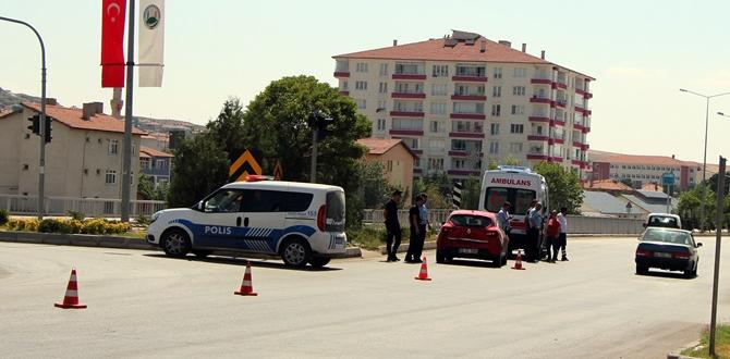 Sungurlu’da 2 Otomobil Çarpıştı