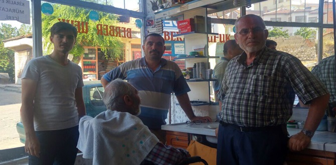 Bu Berberde Tıraşlar Üç Kuşaktan