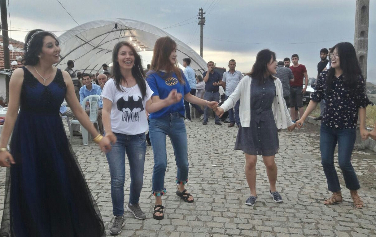 Koreli Öğrencilere Halayı Öğrettik
