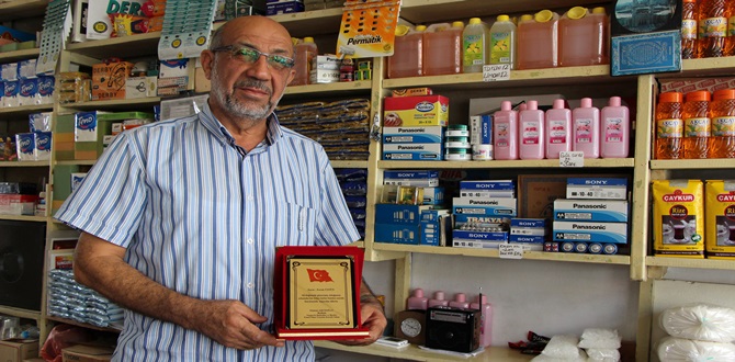 Kırk Yılını Plaketle Taçlandırdı