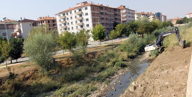 Dere Yatakları Temizleniyor