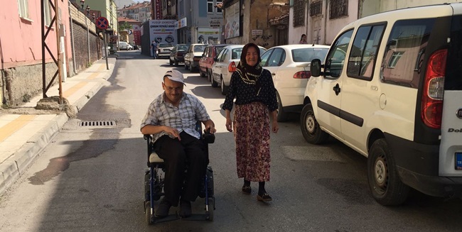 Ömrünü Yeğenine Adadı