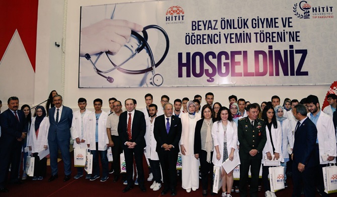 Beyaz Gömlekliler Yemin Etti