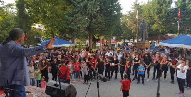 Semah ve Türkülerle Coştular