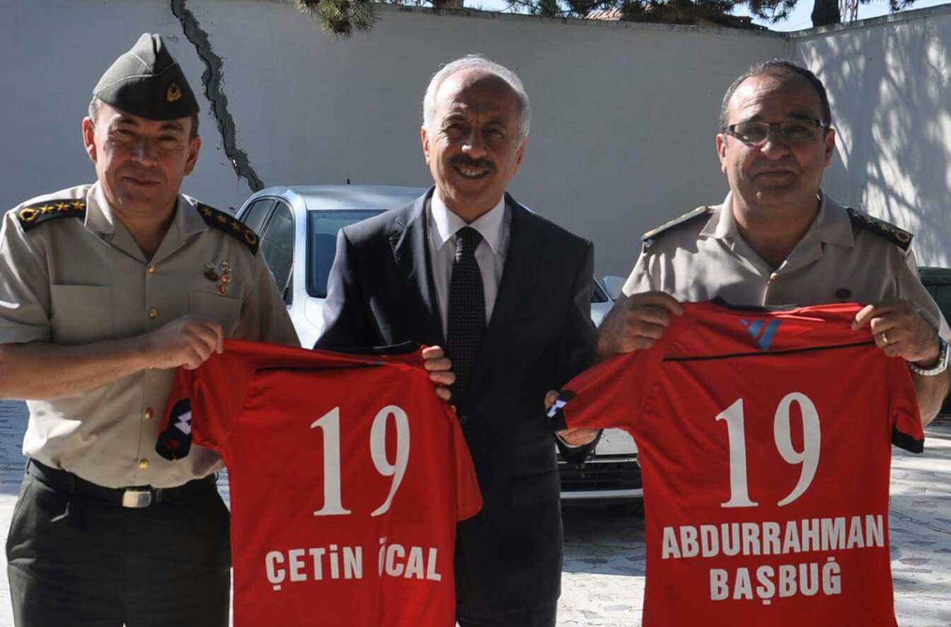 Komutanlardan Belediyespora Destek