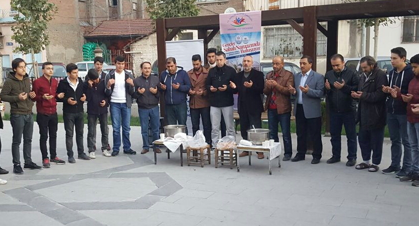 Gençler Sabah Namazında Buluşuyor