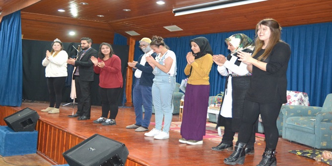 Siyah İnciler Sahne Aldı