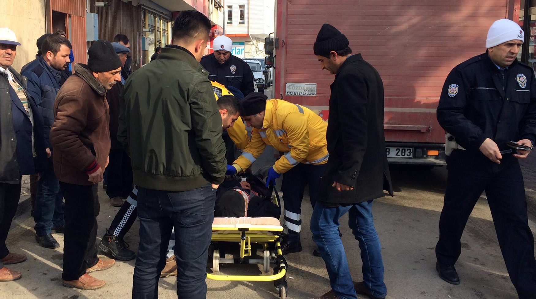 Geri Gelen Kamyonun Altında Kaldı