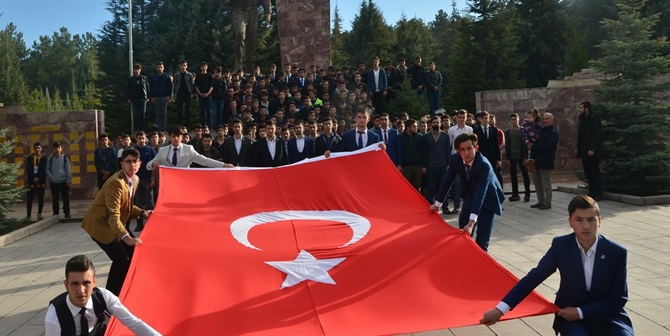 500 Ülkücü Şehitliğe Yürüdü