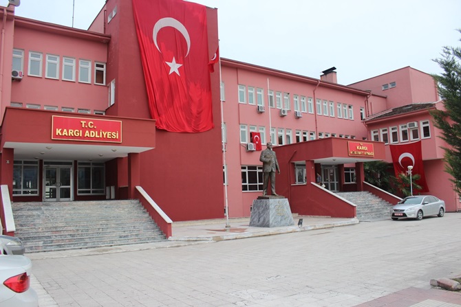 Kargı, Bayrak Asıyor