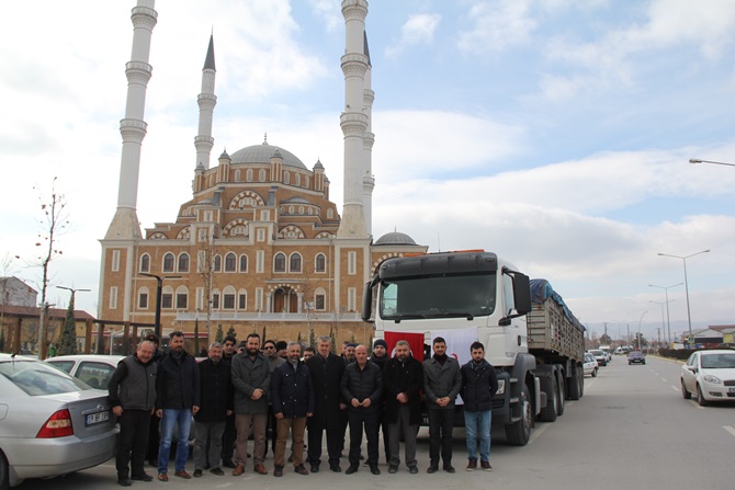 Yardım Tırını Dualarla Gönderdiler